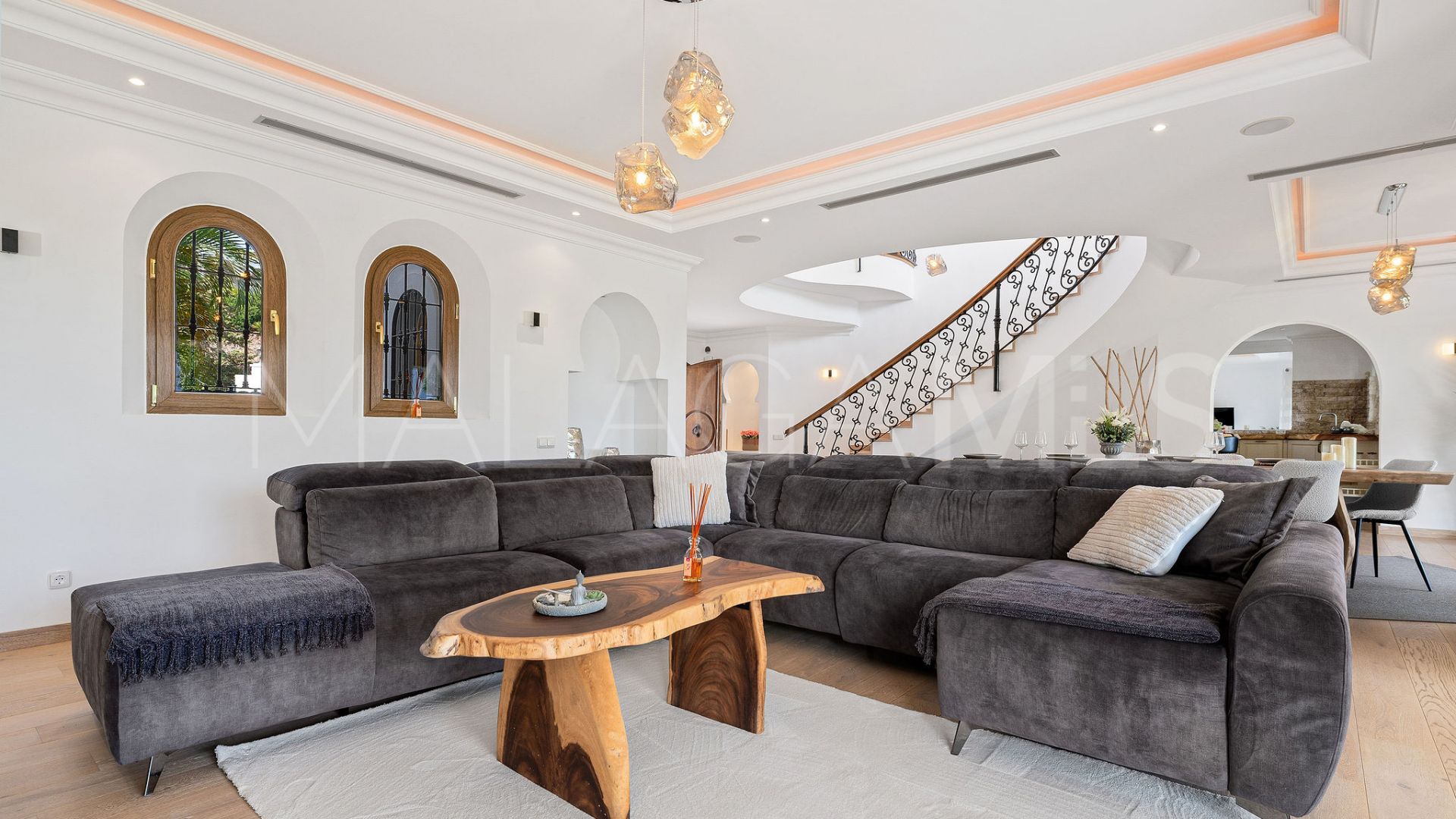 Villa for sale in Altos del Paraiso