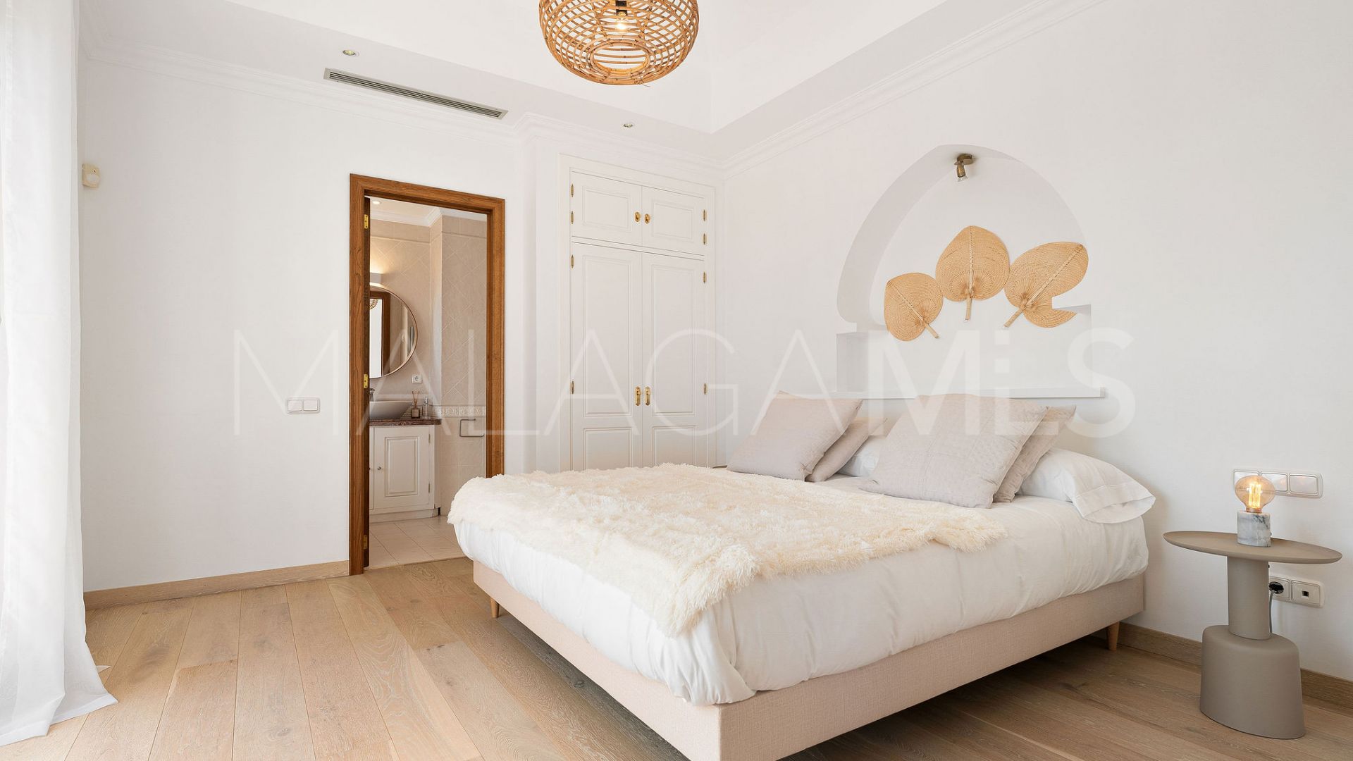 Villa for sale in Altos del Paraiso