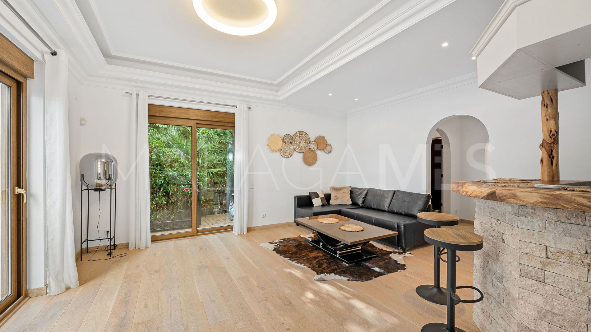 Villa for sale in Altos del Paraiso