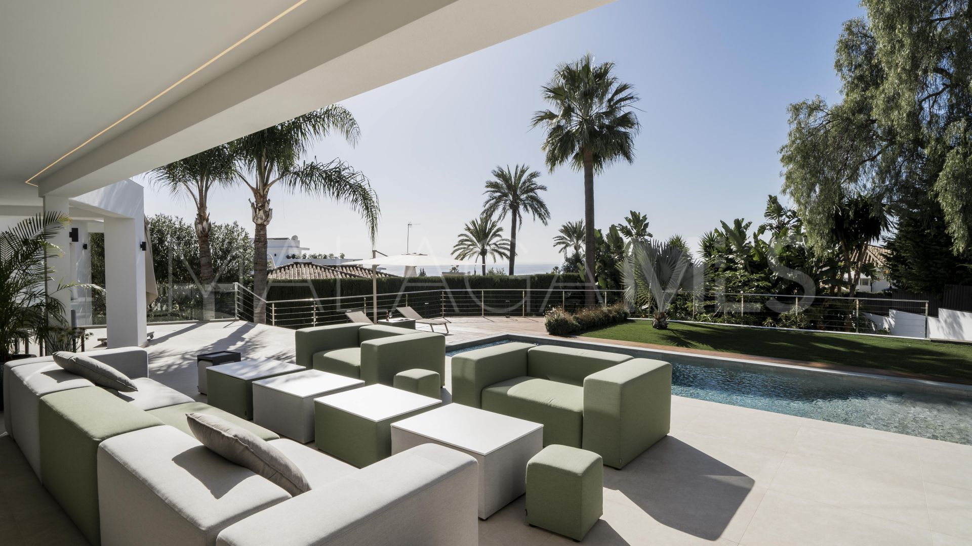 Buy villa in Marbella Golden Mile