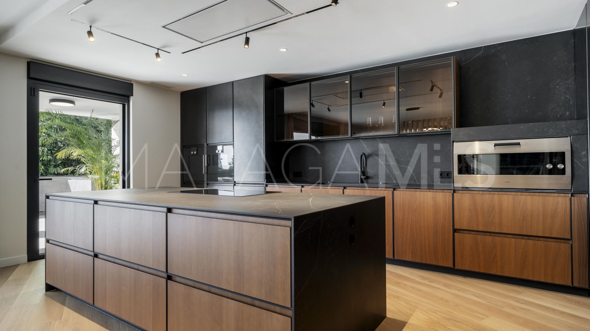 Buy villa in Marbella Golden Mile