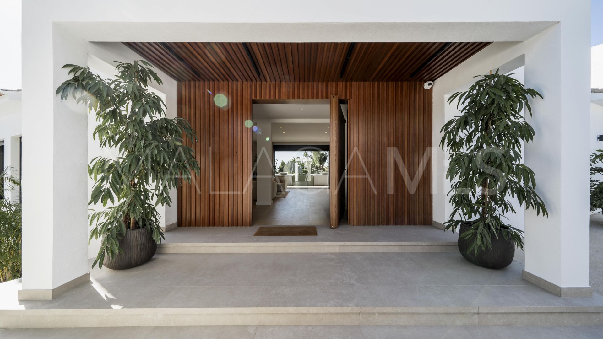 Buy villa in Marbella Golden Mile