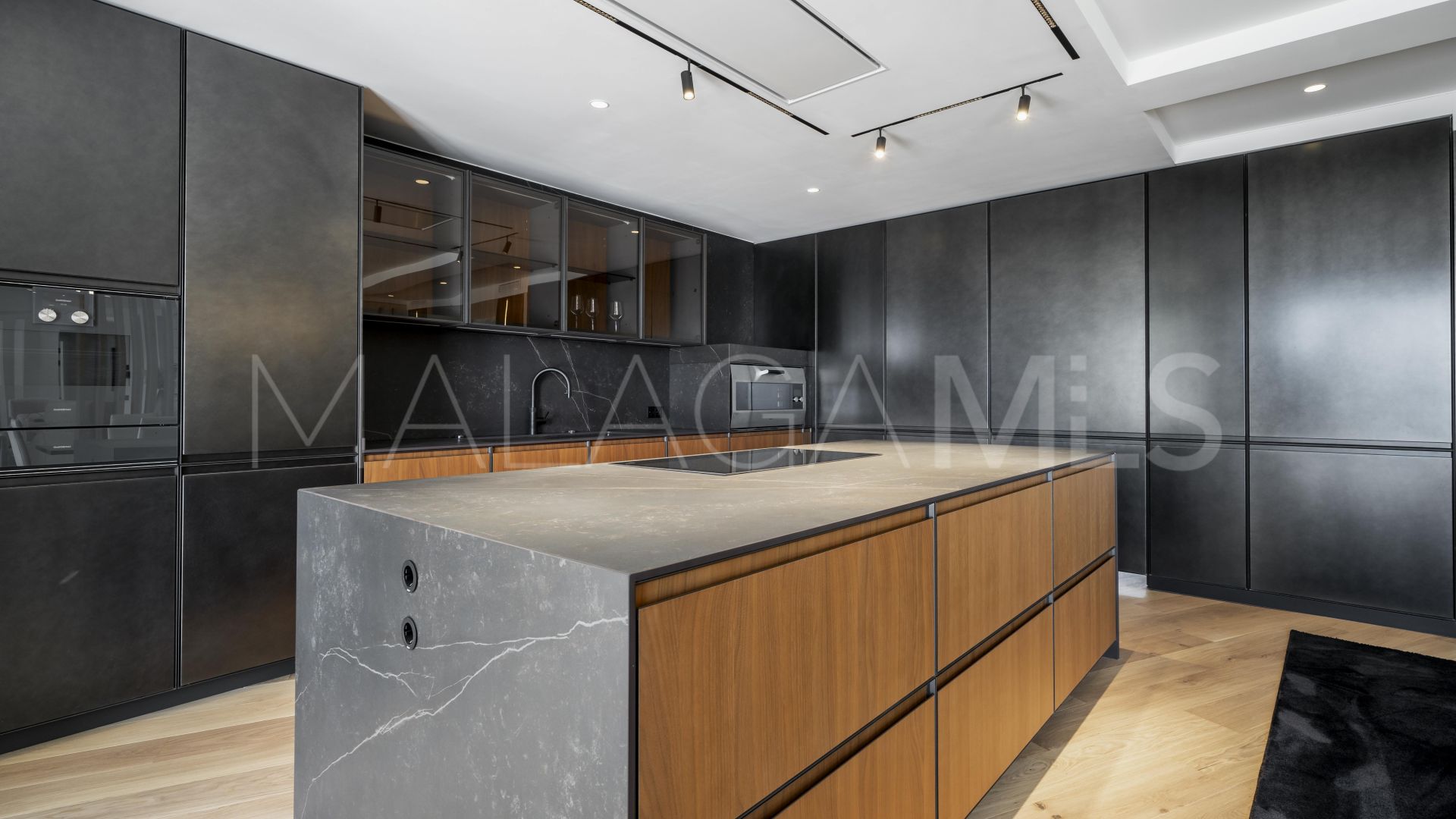 Buy villa in Marbella Golden Mile