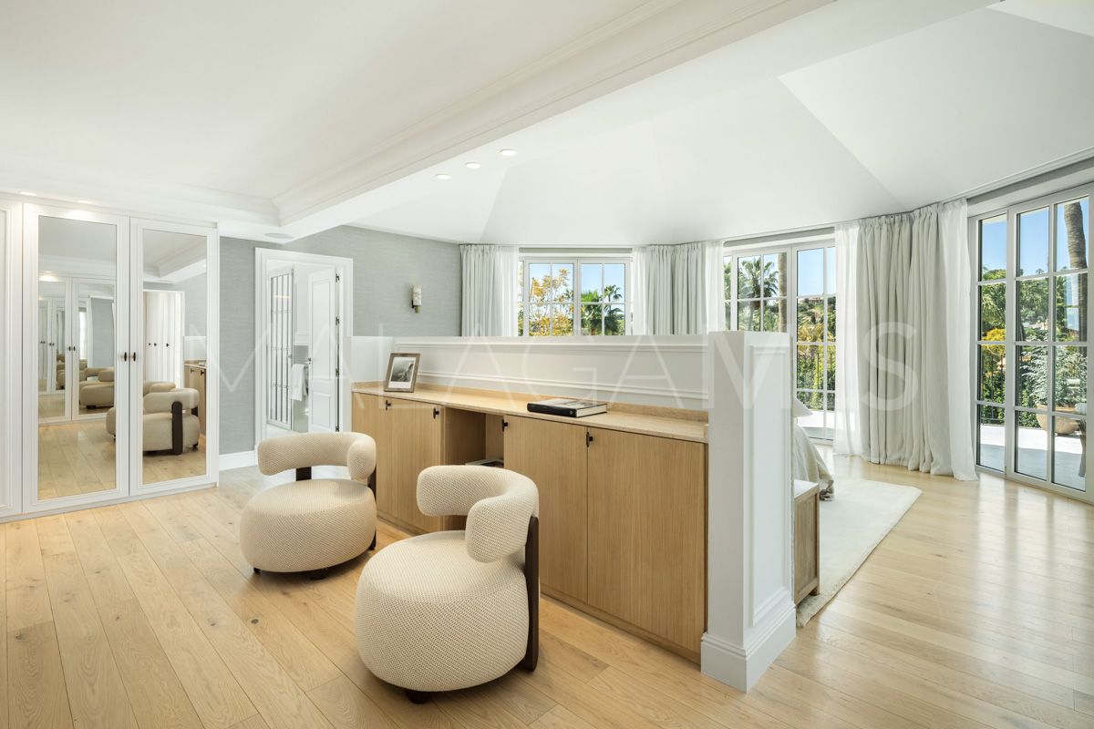 Villa for sale in Nueva Andalucia