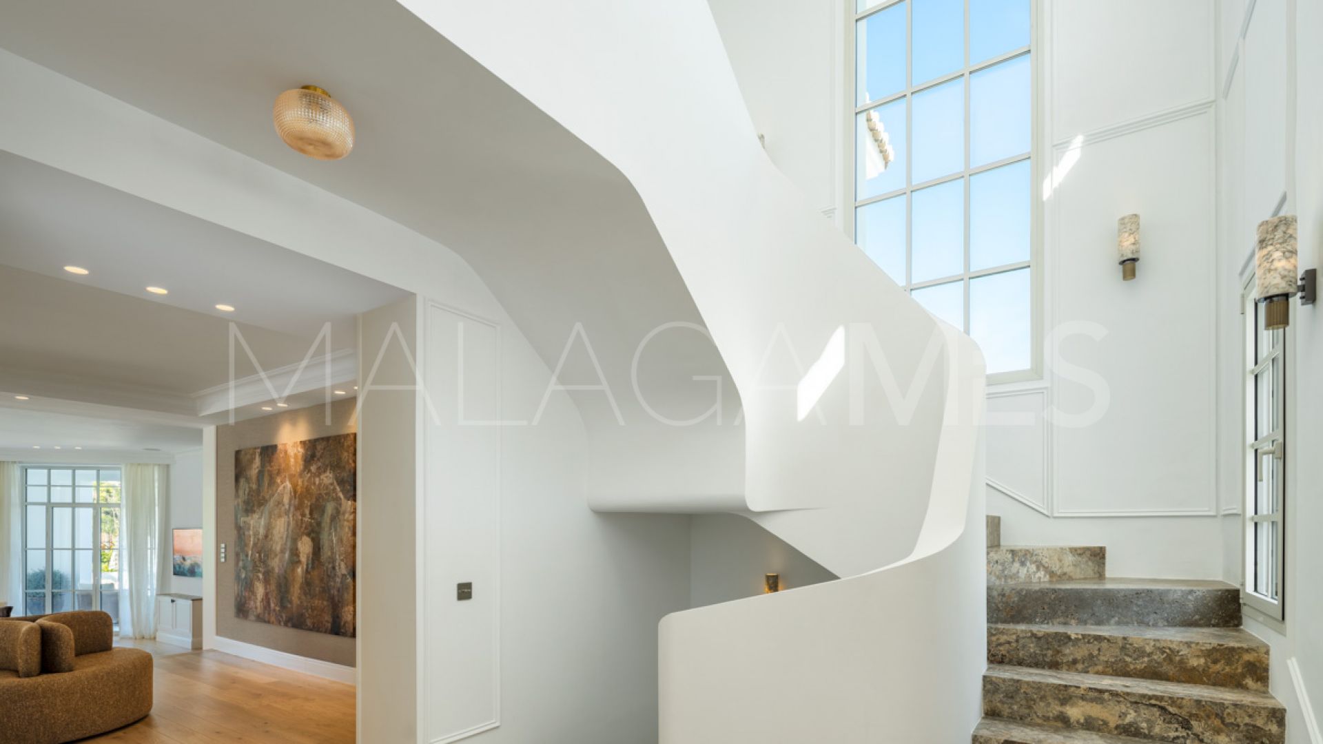 Villa for sale in Nueva Andalucia