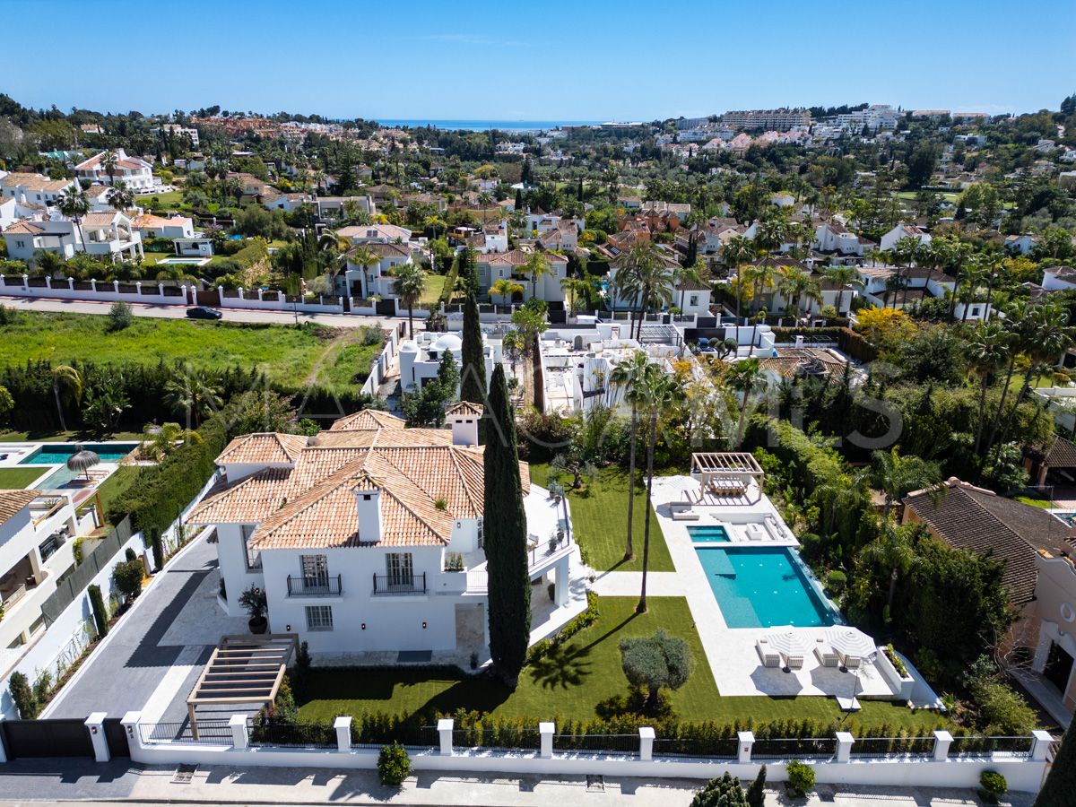 Villa for sale in Nueva Andalucia