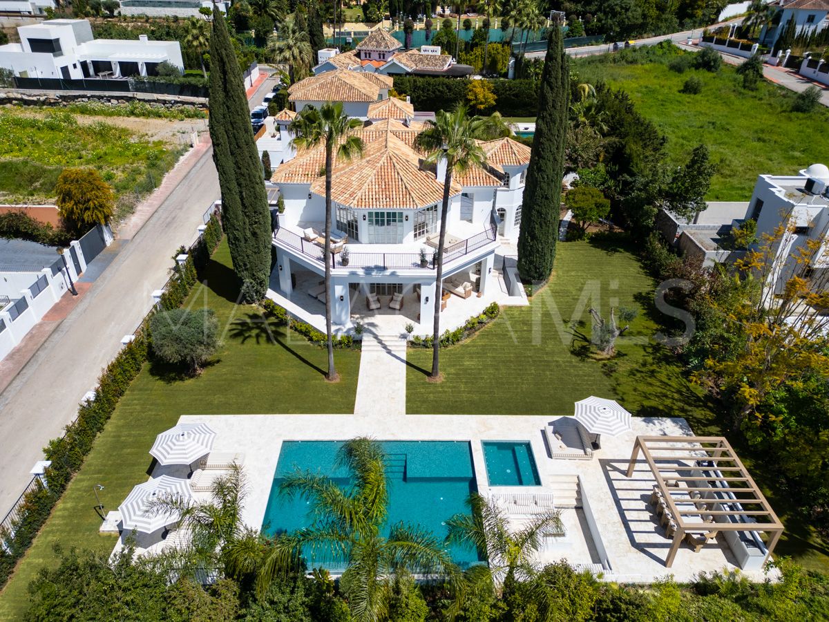 Villa for sale in Nueva Andalucia