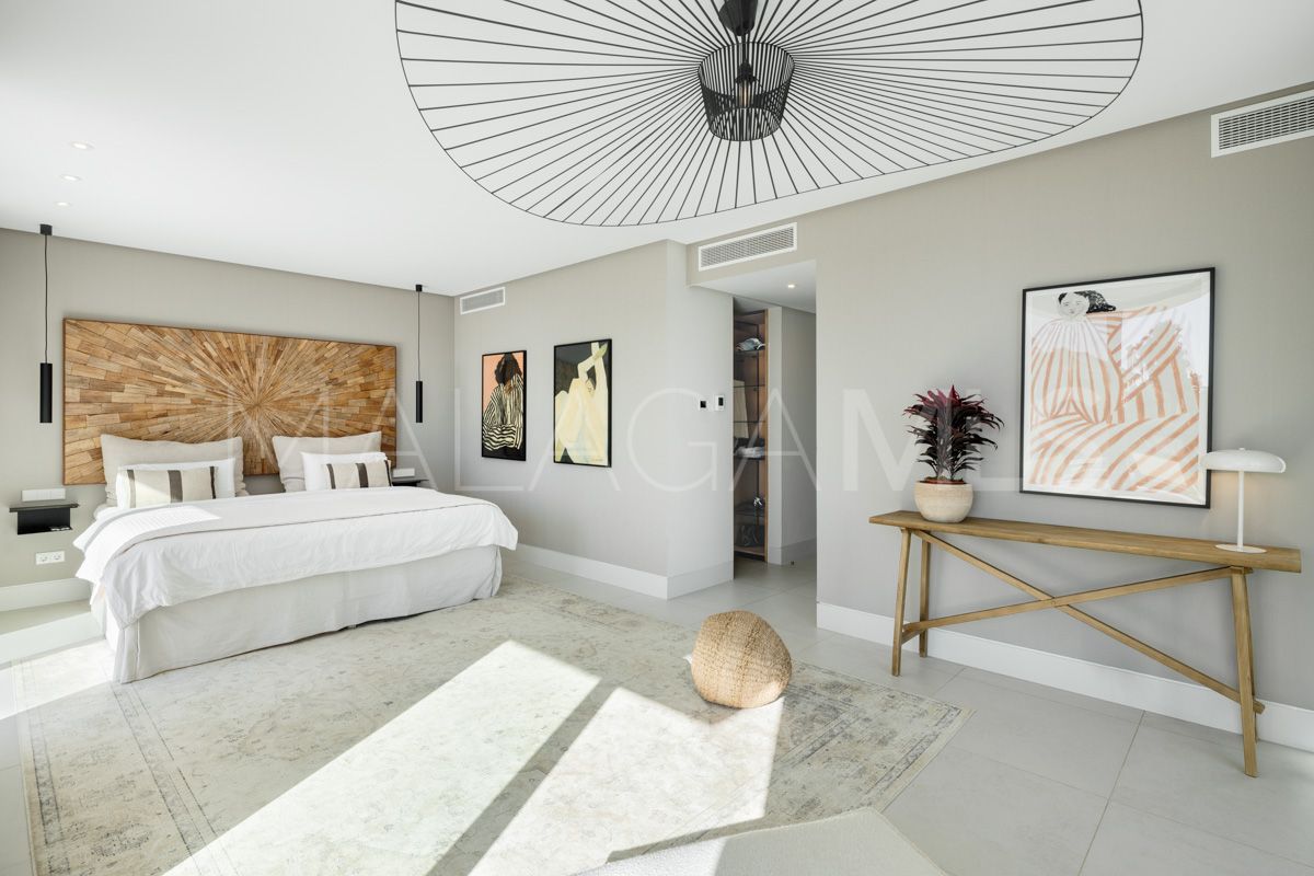 Buy villa in Nueva Andalucia