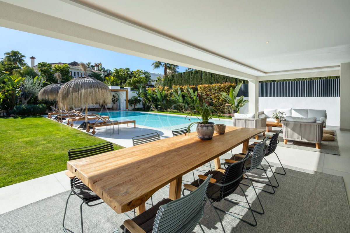 Buy villa in Nueva Andalucia