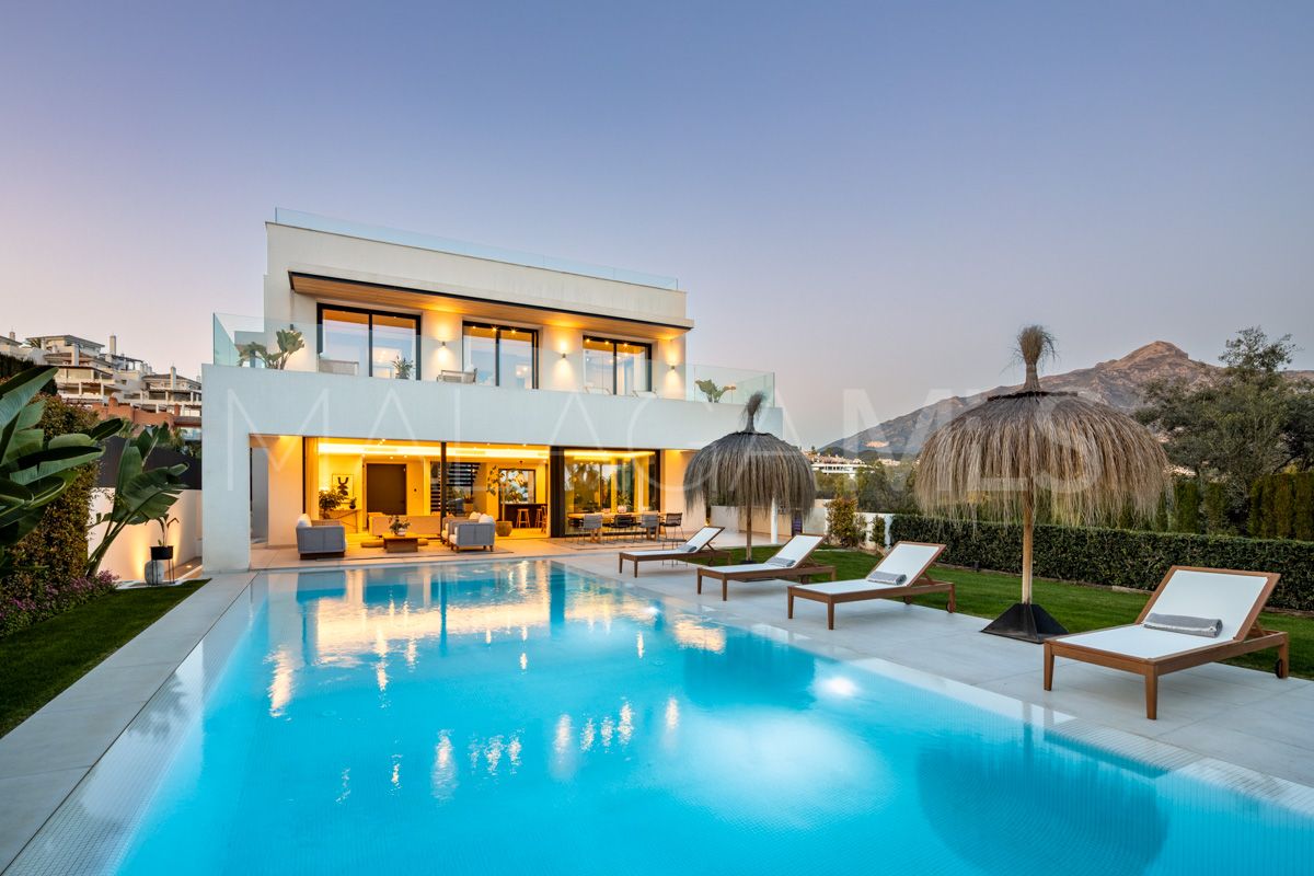 Buy villa in Nueva Andalucia