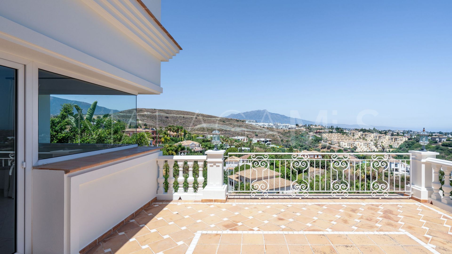 Villa for sale in Benahavis Centro