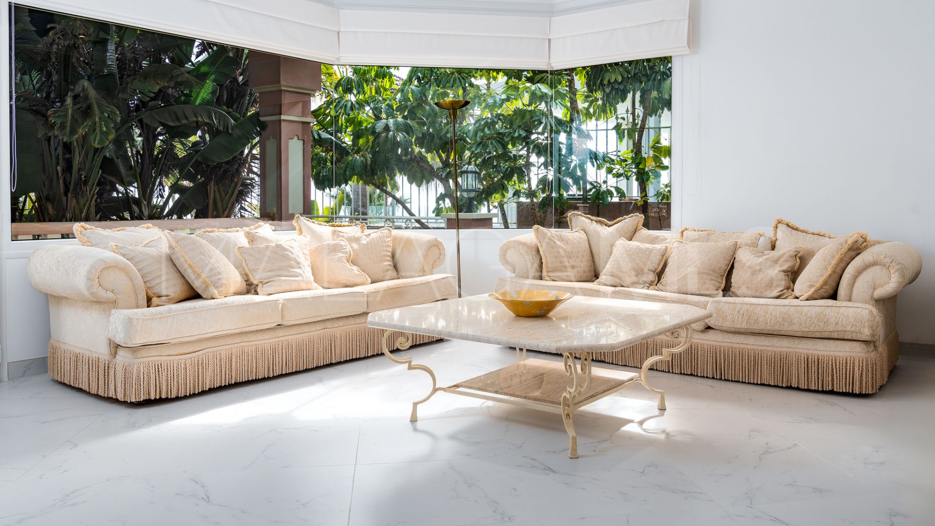 Villa for sale in Benahavis Centro