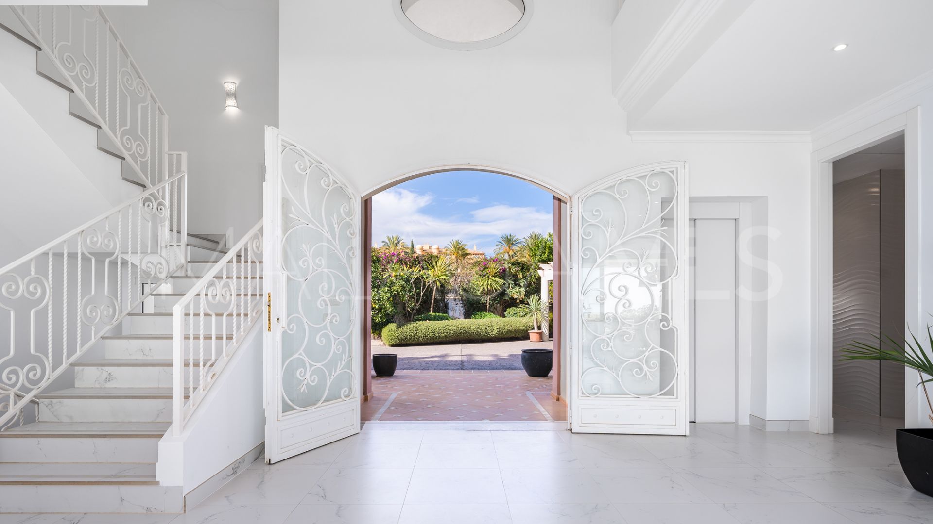 Villa for sale in Benahavis Centro