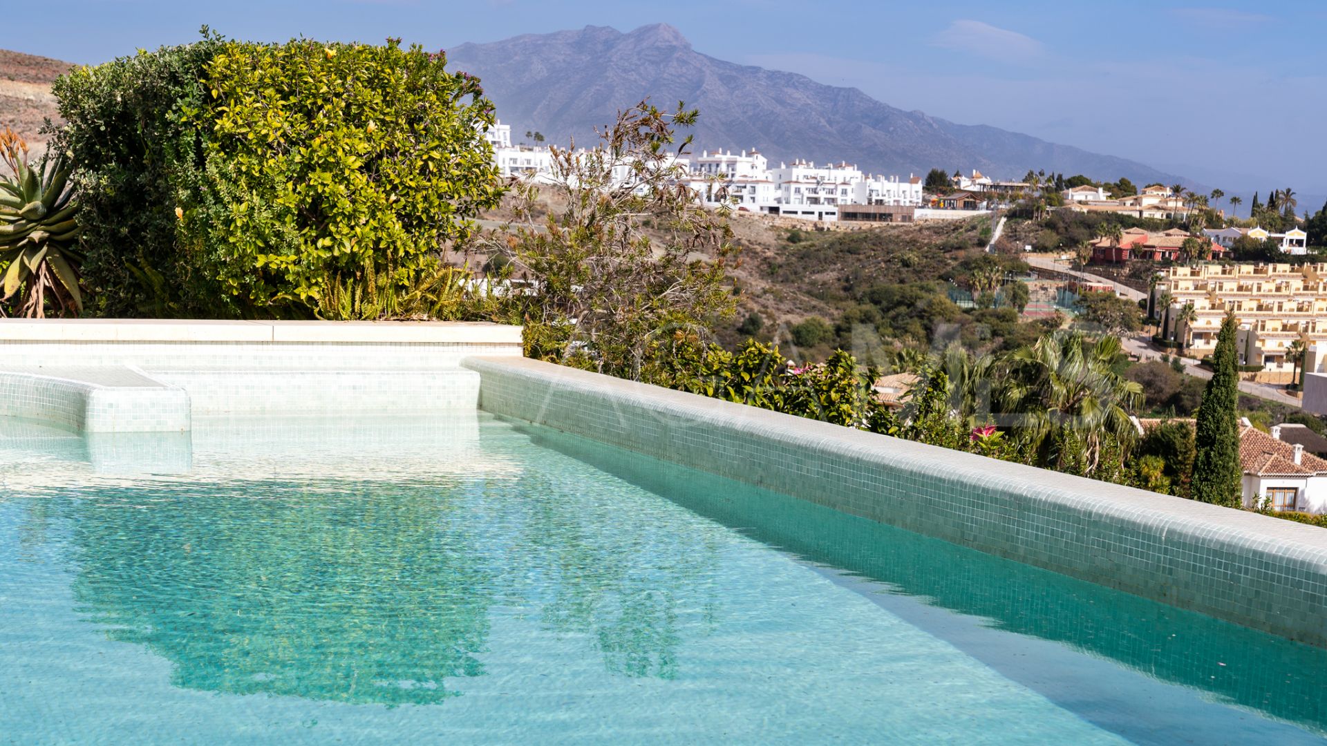 Villa for sale in Benahavis Centro