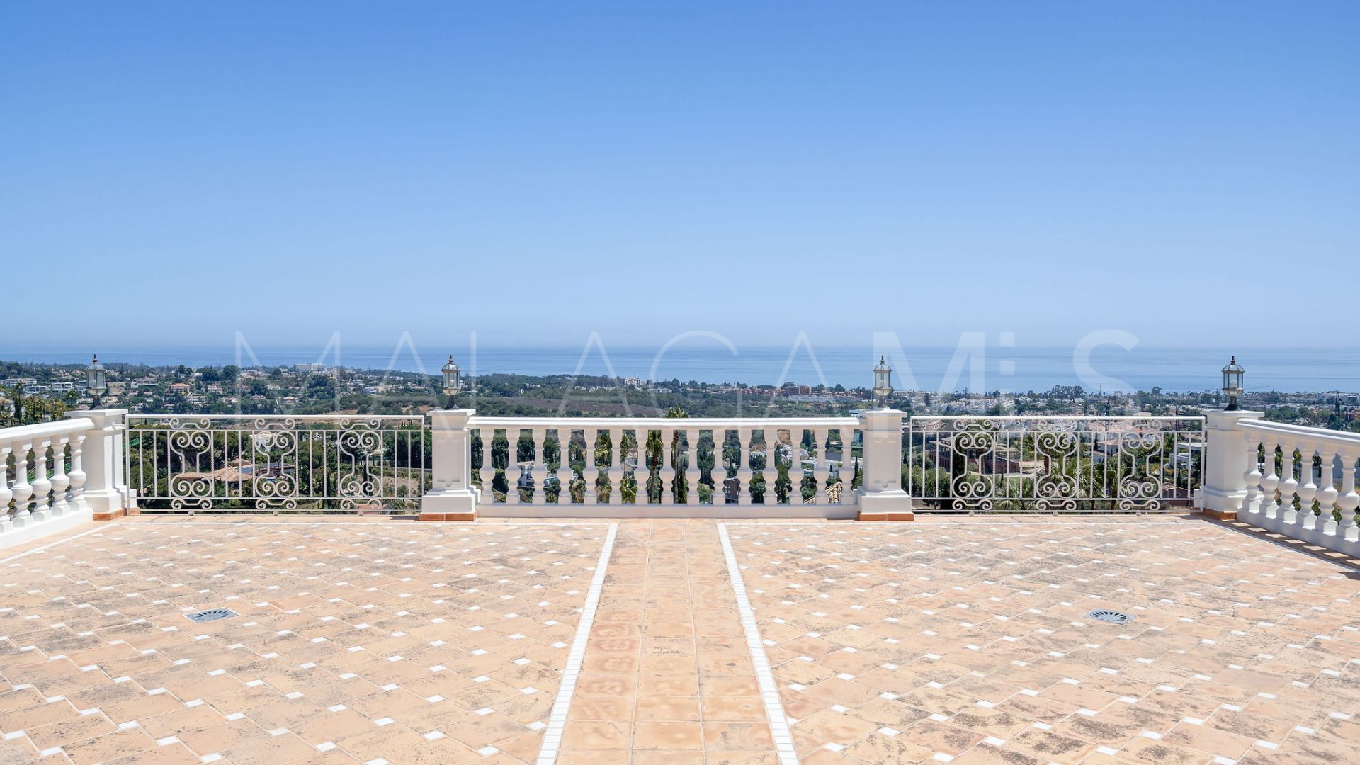 Villa for sale in Benahavis Centro
