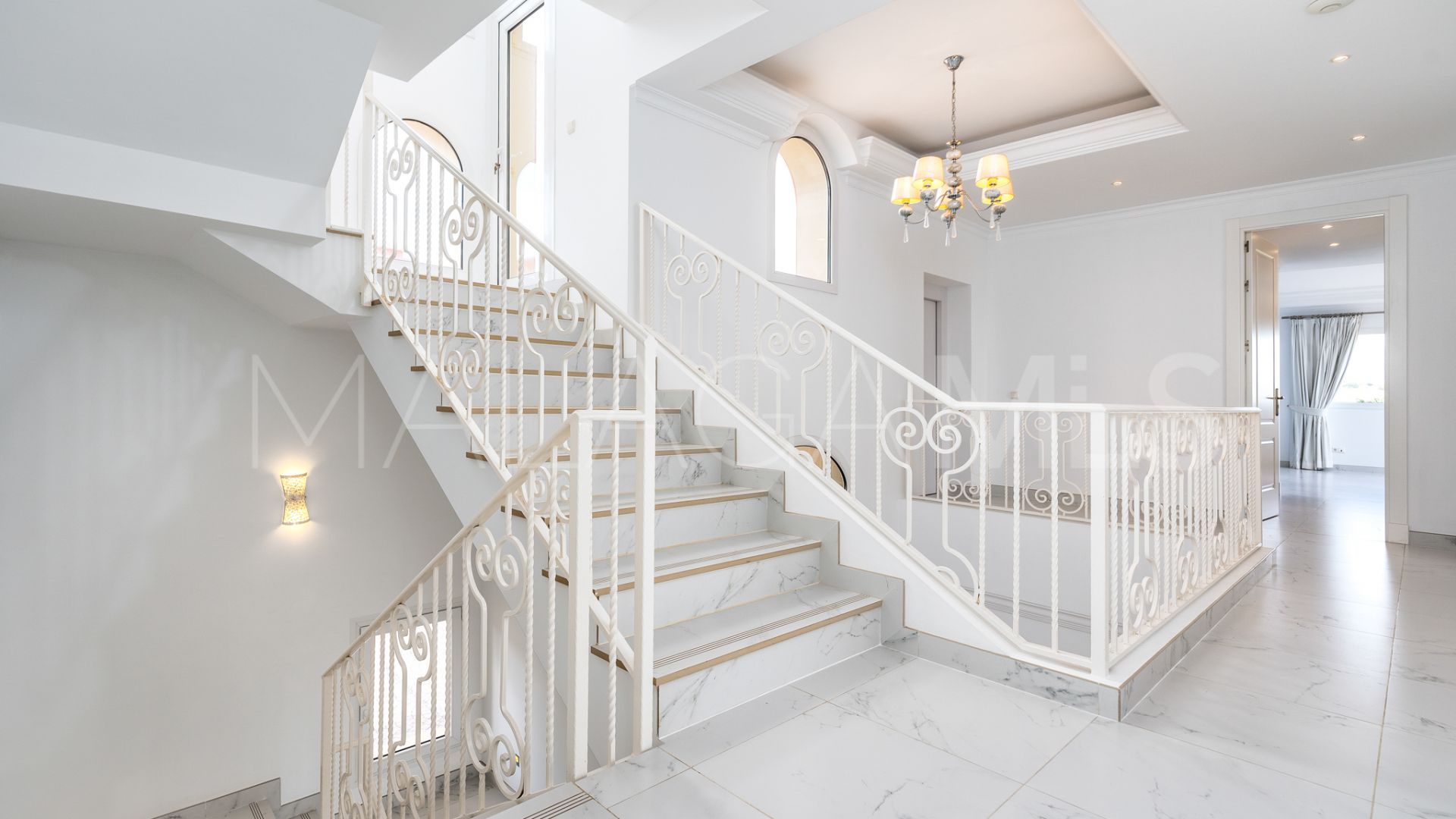 Villa for sale in Benahavis Centro