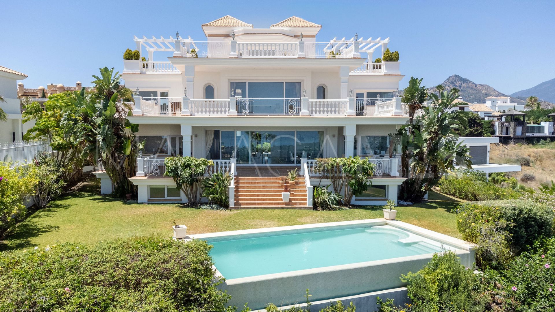 Villa for sale in Benahavis Centro