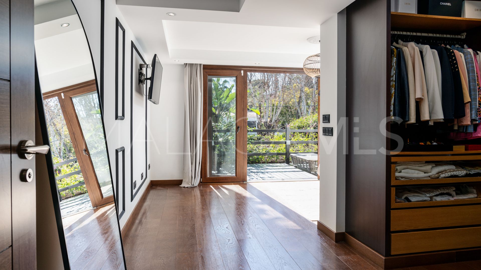 Villa for sale in Nueva Andalucia