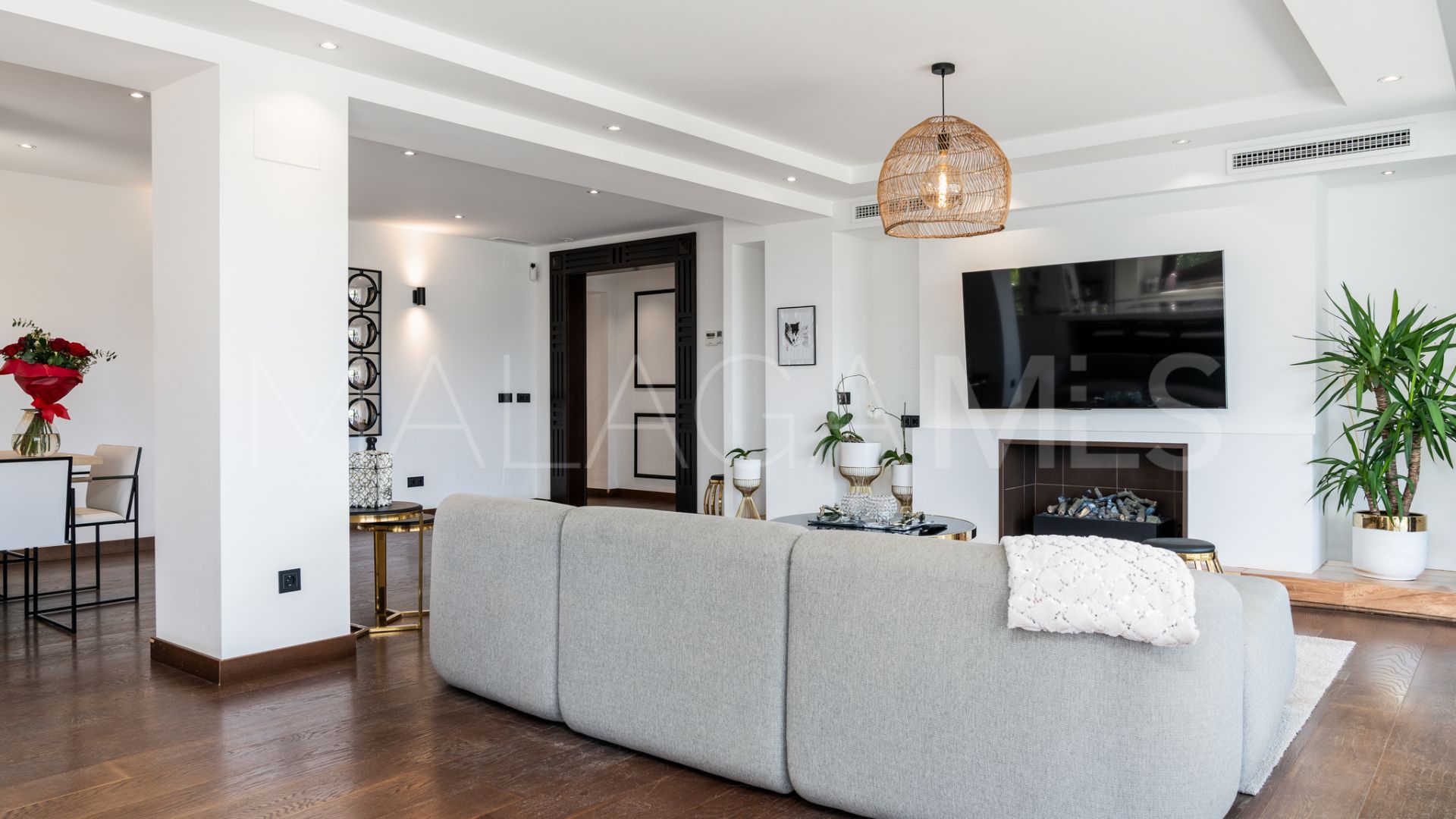 Villa for sale in Nueva Andalucia