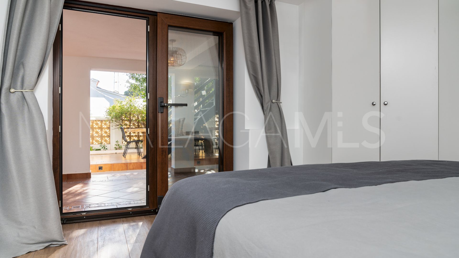 Villa for sale in Nueva Andalucia