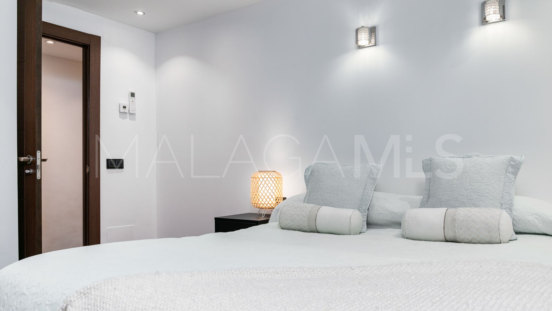Villa for sale in Nueva Andalucia