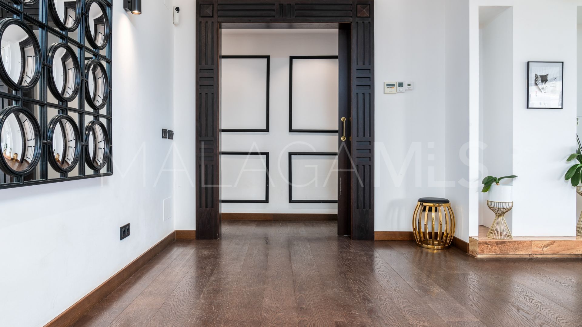 Villa for sale in Nueva Andalucia