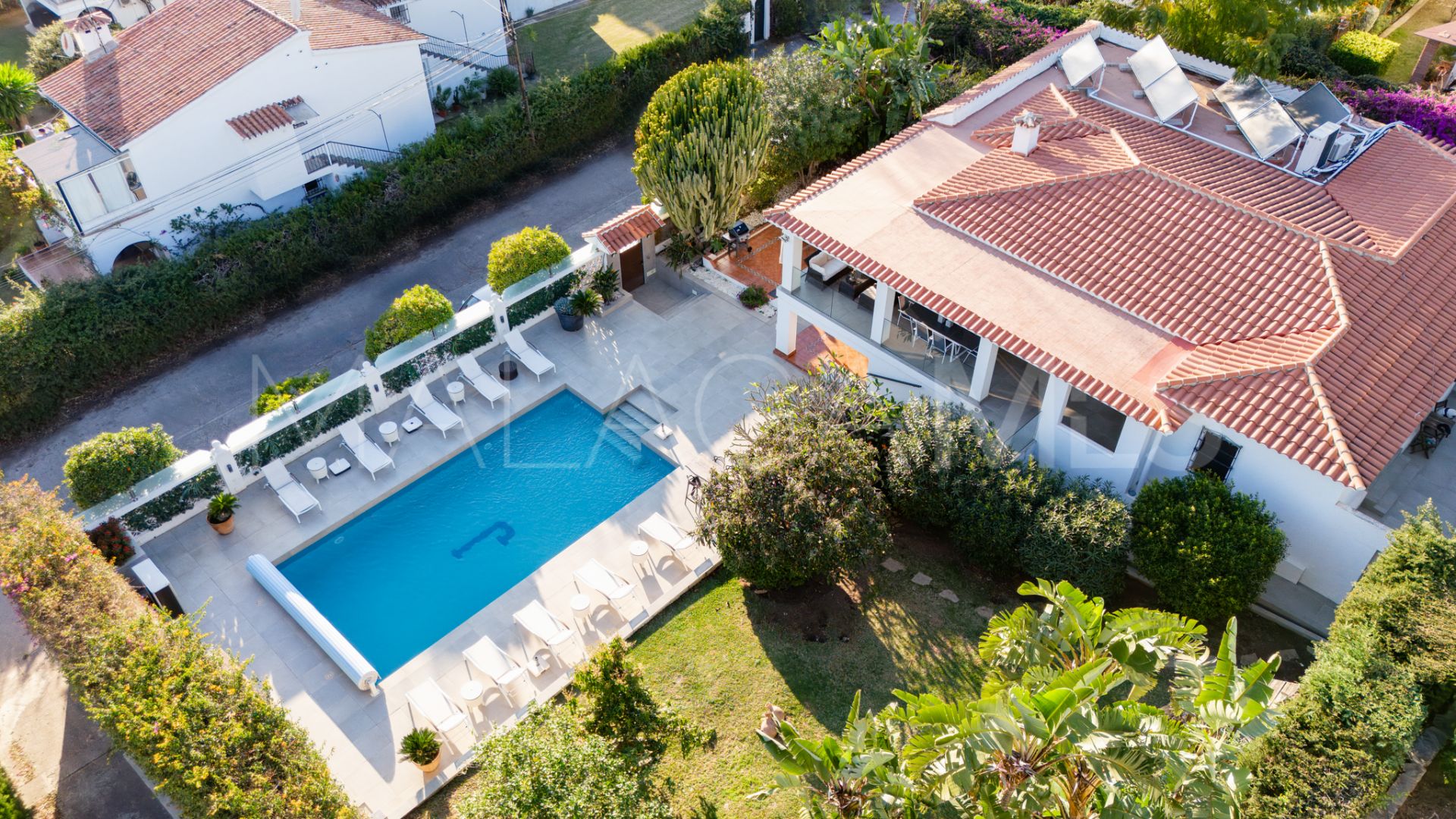 Villa for sale in Nueva Andalucia