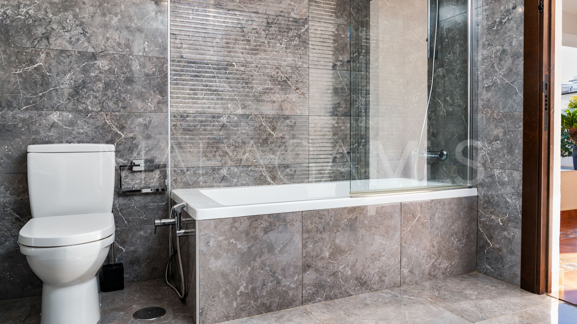Villa for sale in Nueva Andalucia