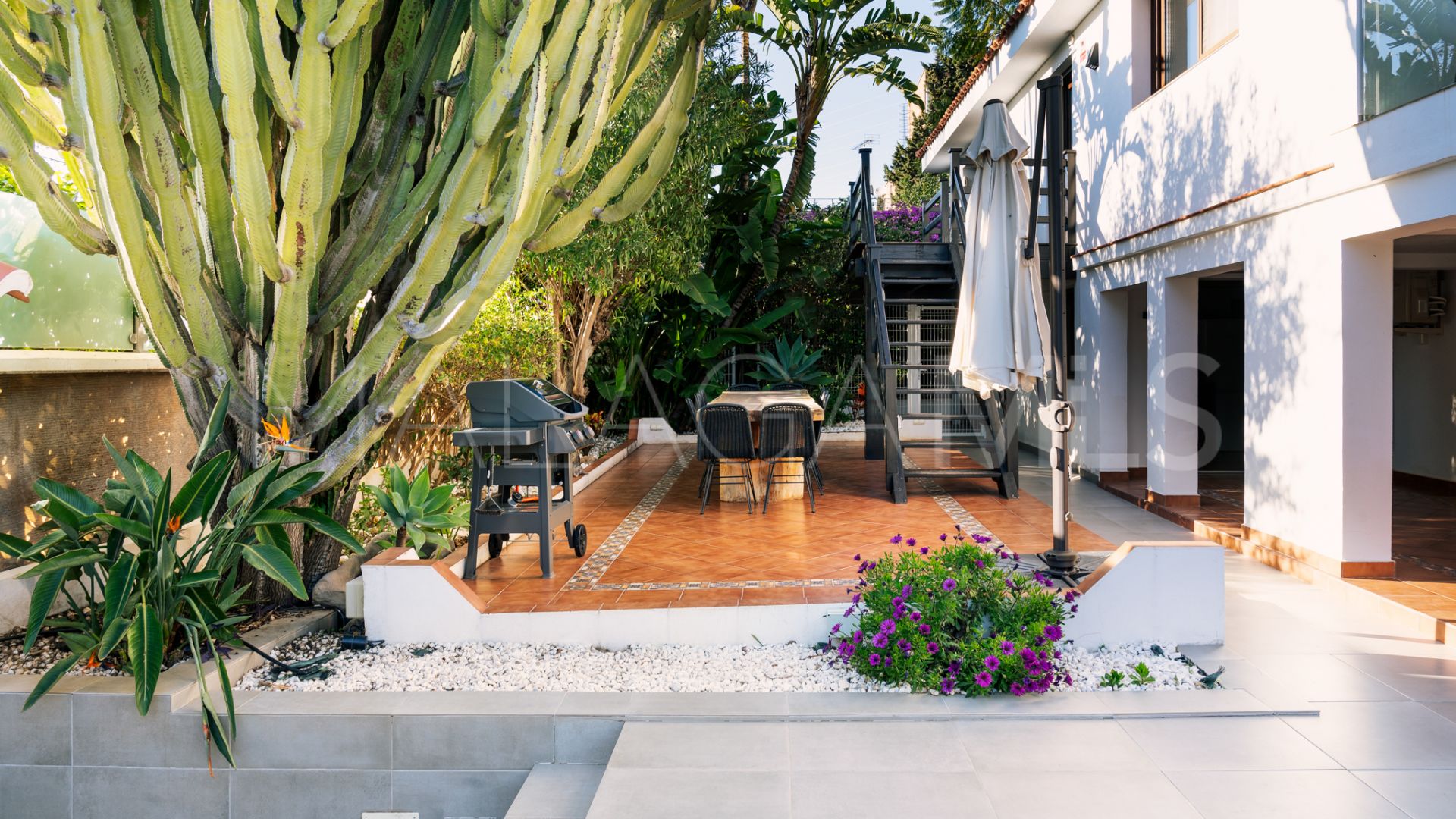 Villa for sale in Nueva Andalucia