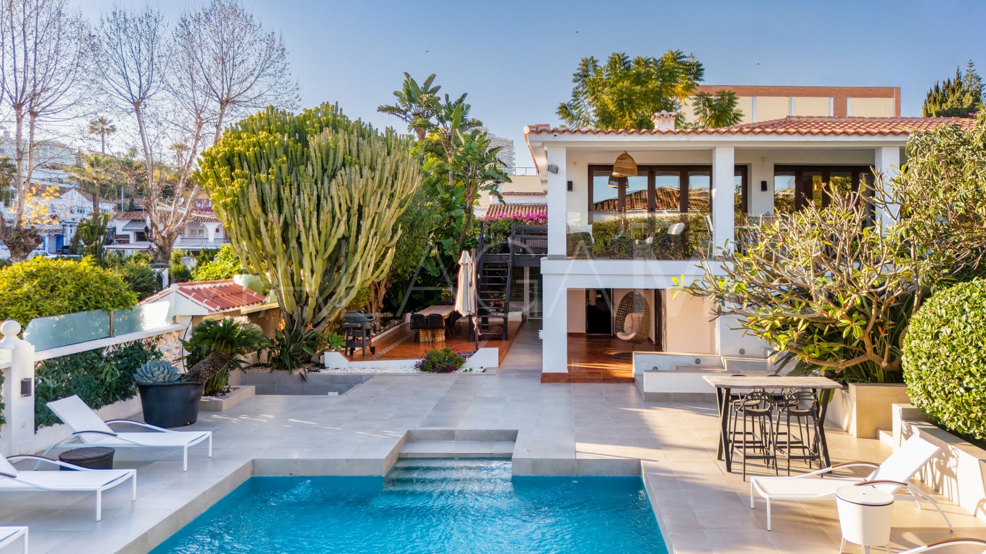 Villa for sale in Nueva Andalucia