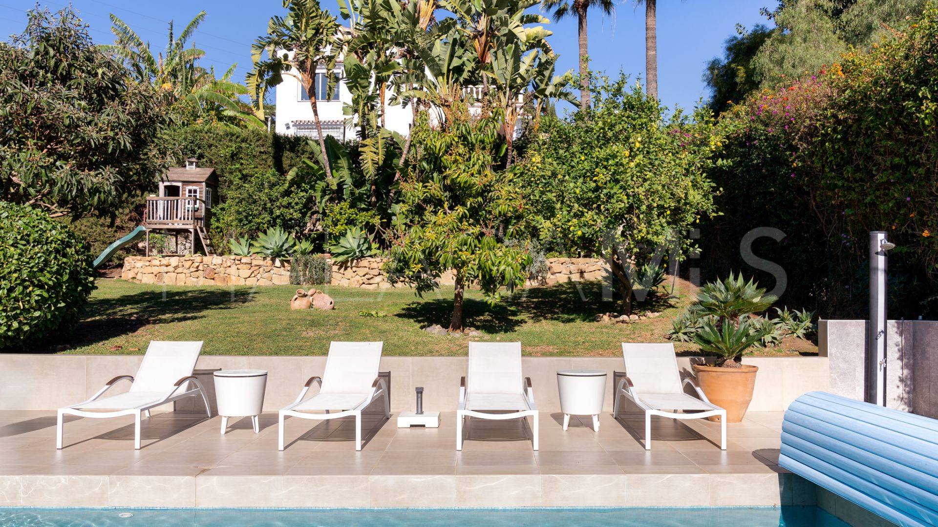Villa for sale in Nueva Andalucia