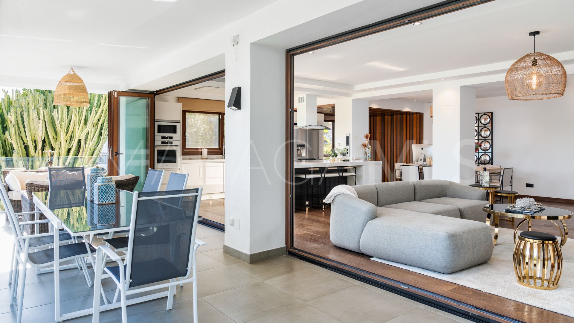 Villa for sale in Nueva Andalucia