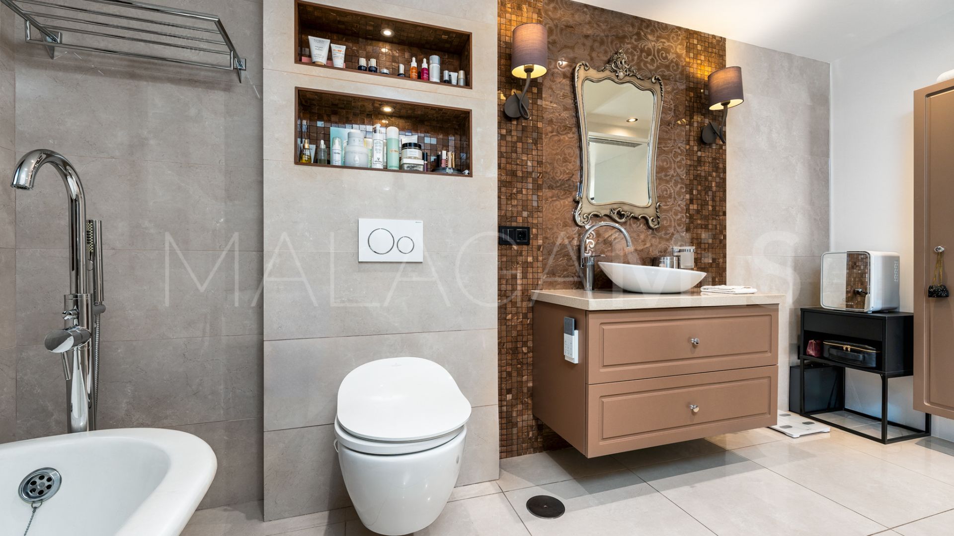 Villa for sale in Nueva Andalucia