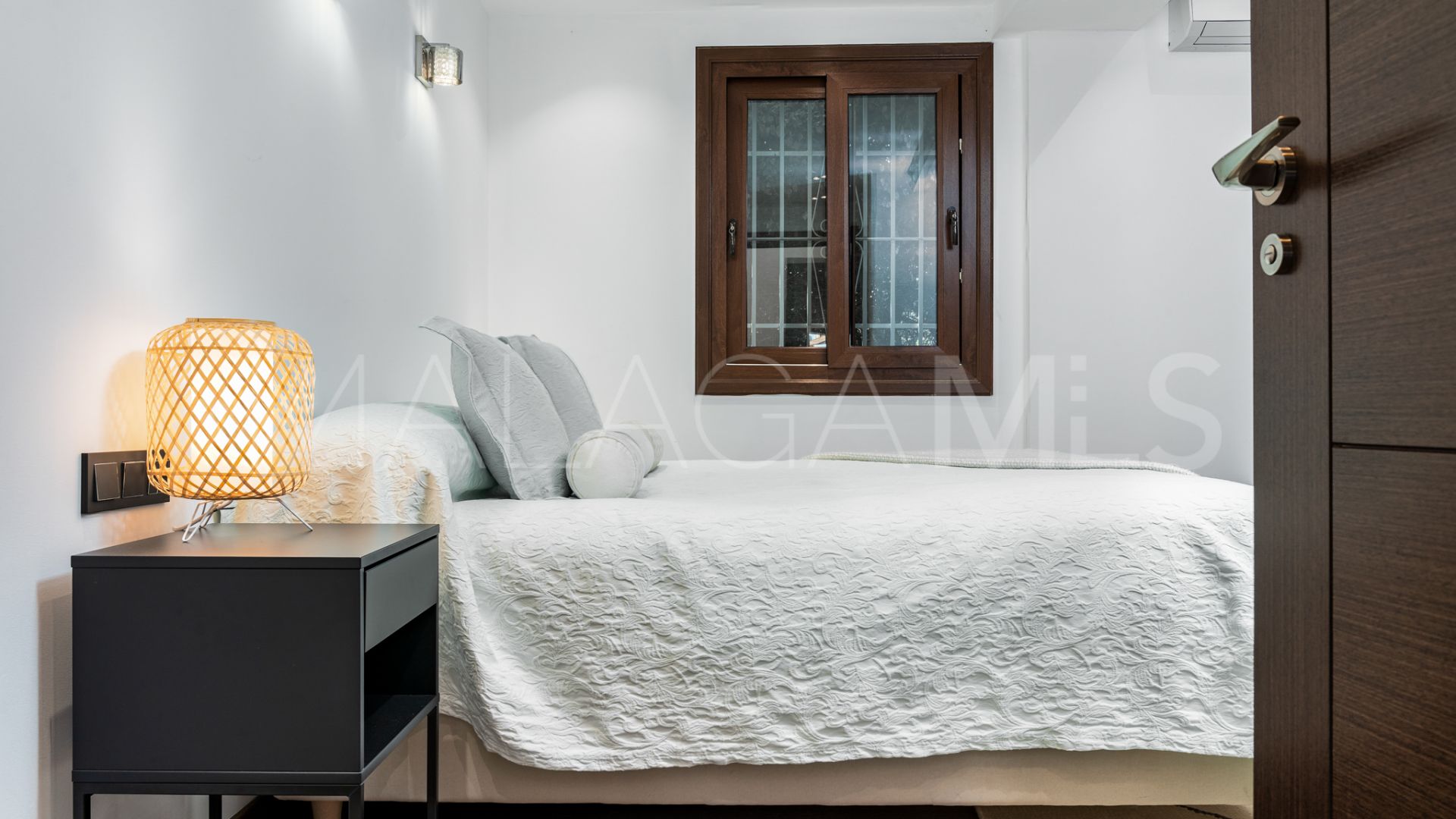 Villa for sale in Nueva Andalucia