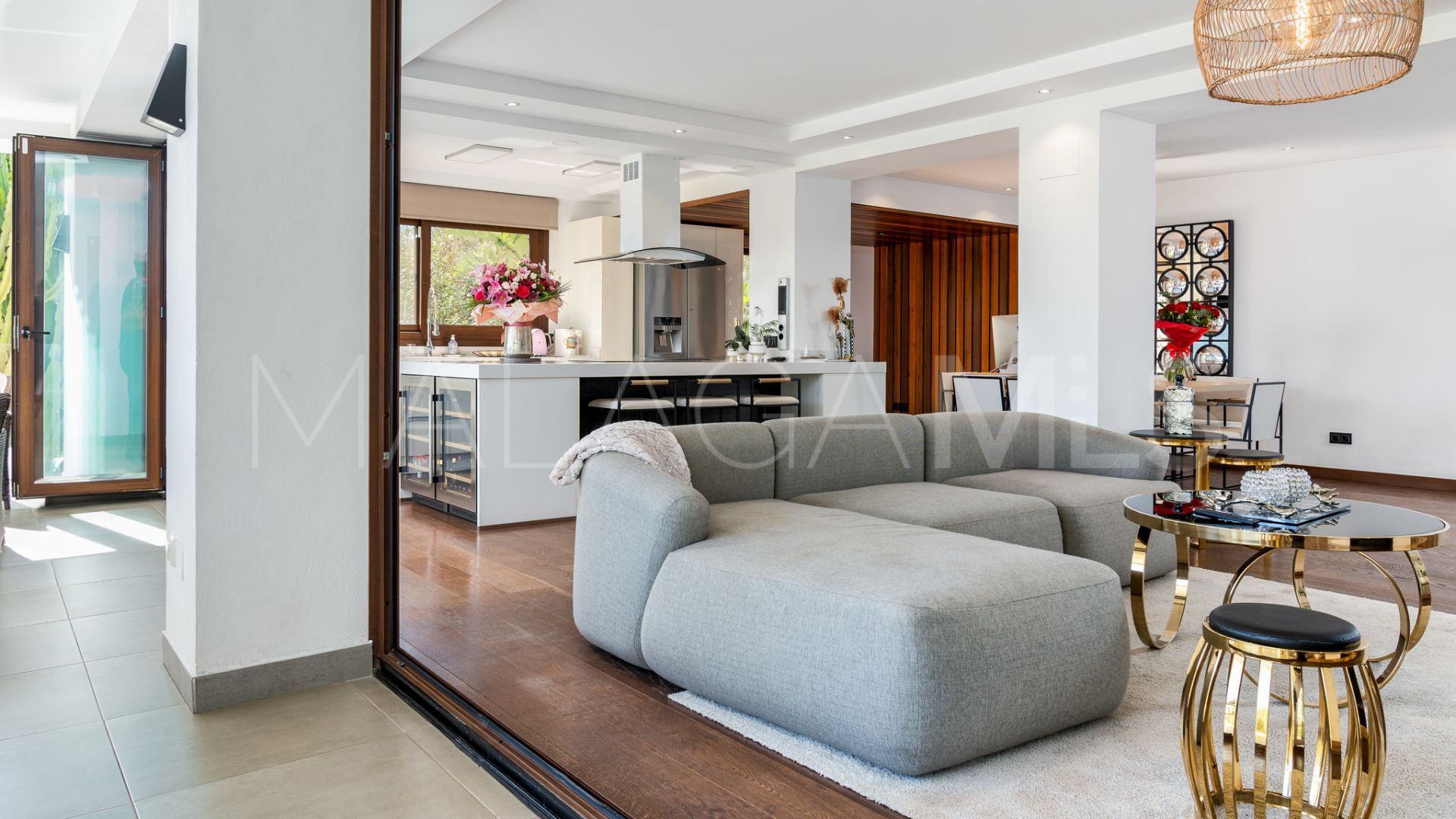 Villa for sale in Nueva Andalucia