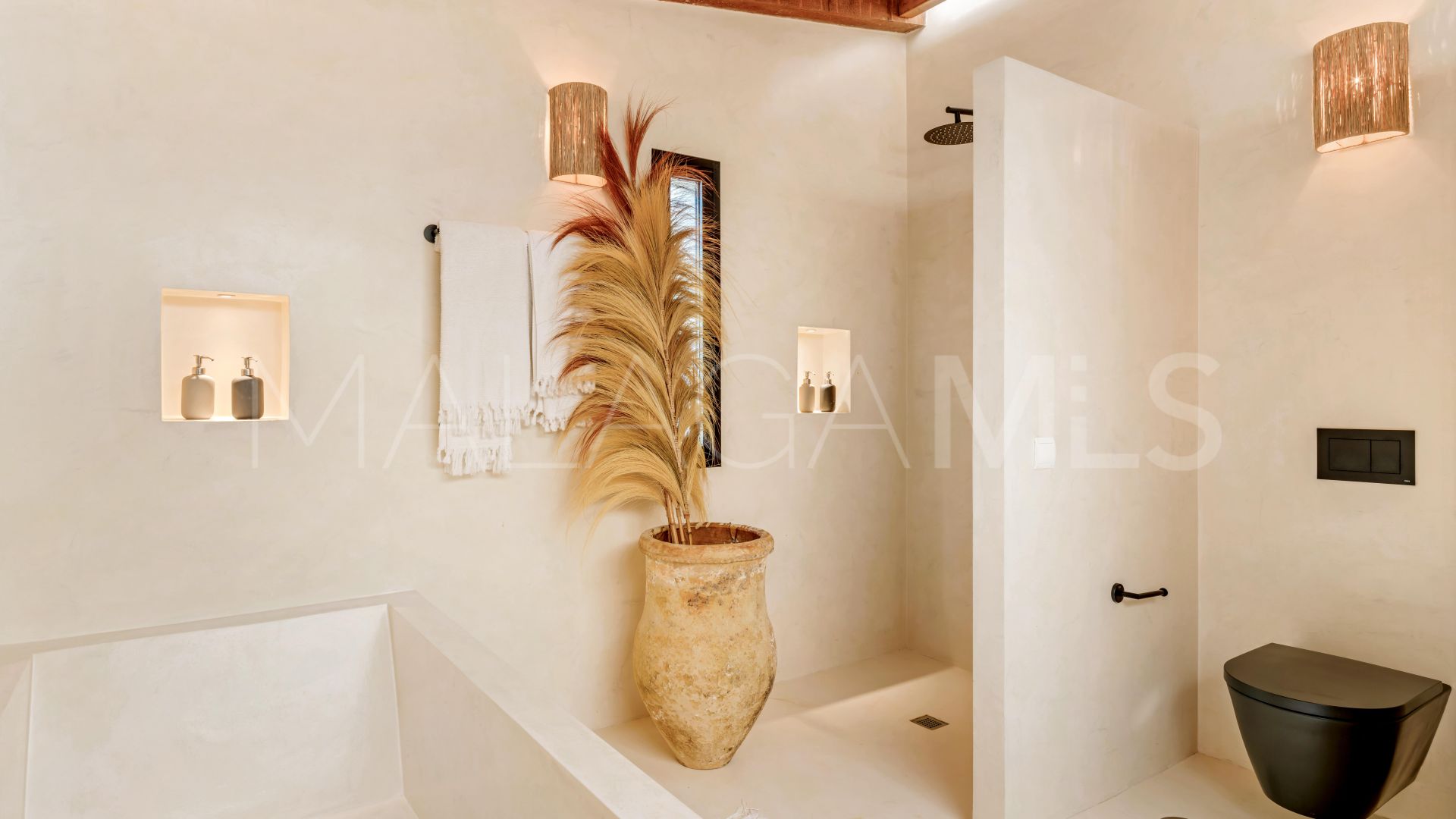 6 bedrooms Altos de Estepona villa for sale