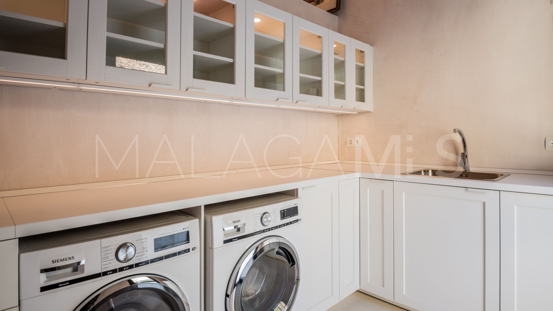 6 bedrooms Altos de Estepona villa for sale