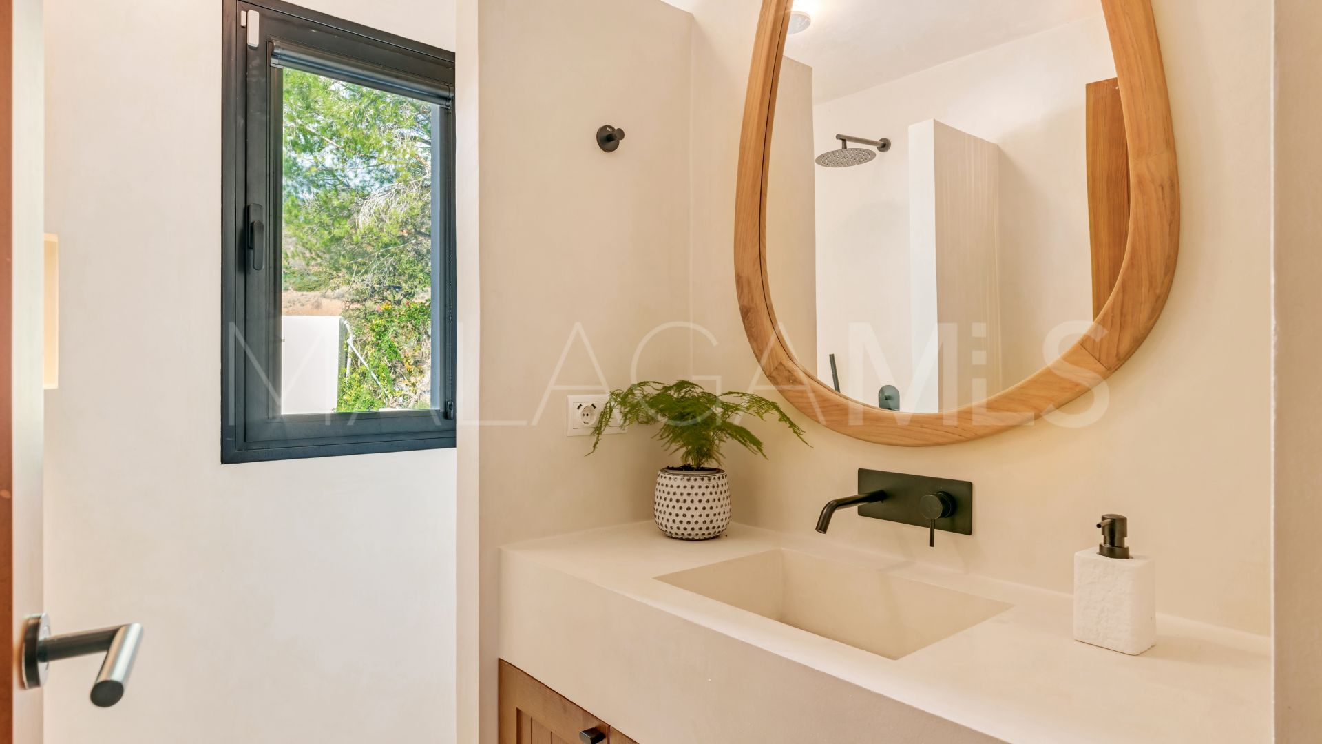 6 bedrooms Altos de Estepona villa for sale