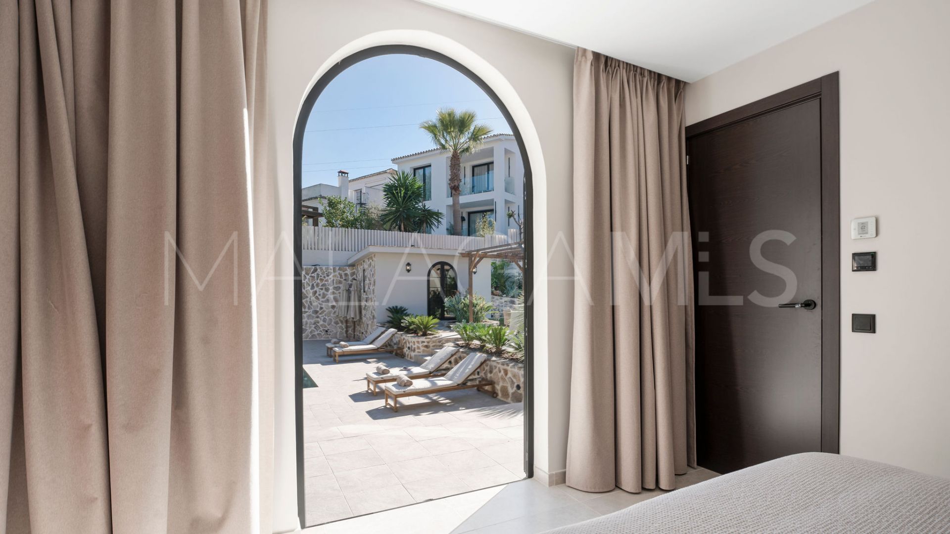 Villa for sale in Nueva Andalucia