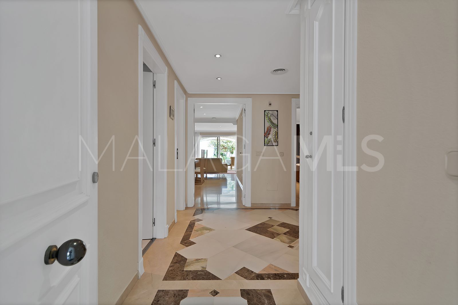 Apartamento for sale in New Golden Mile with 2 bedrooms