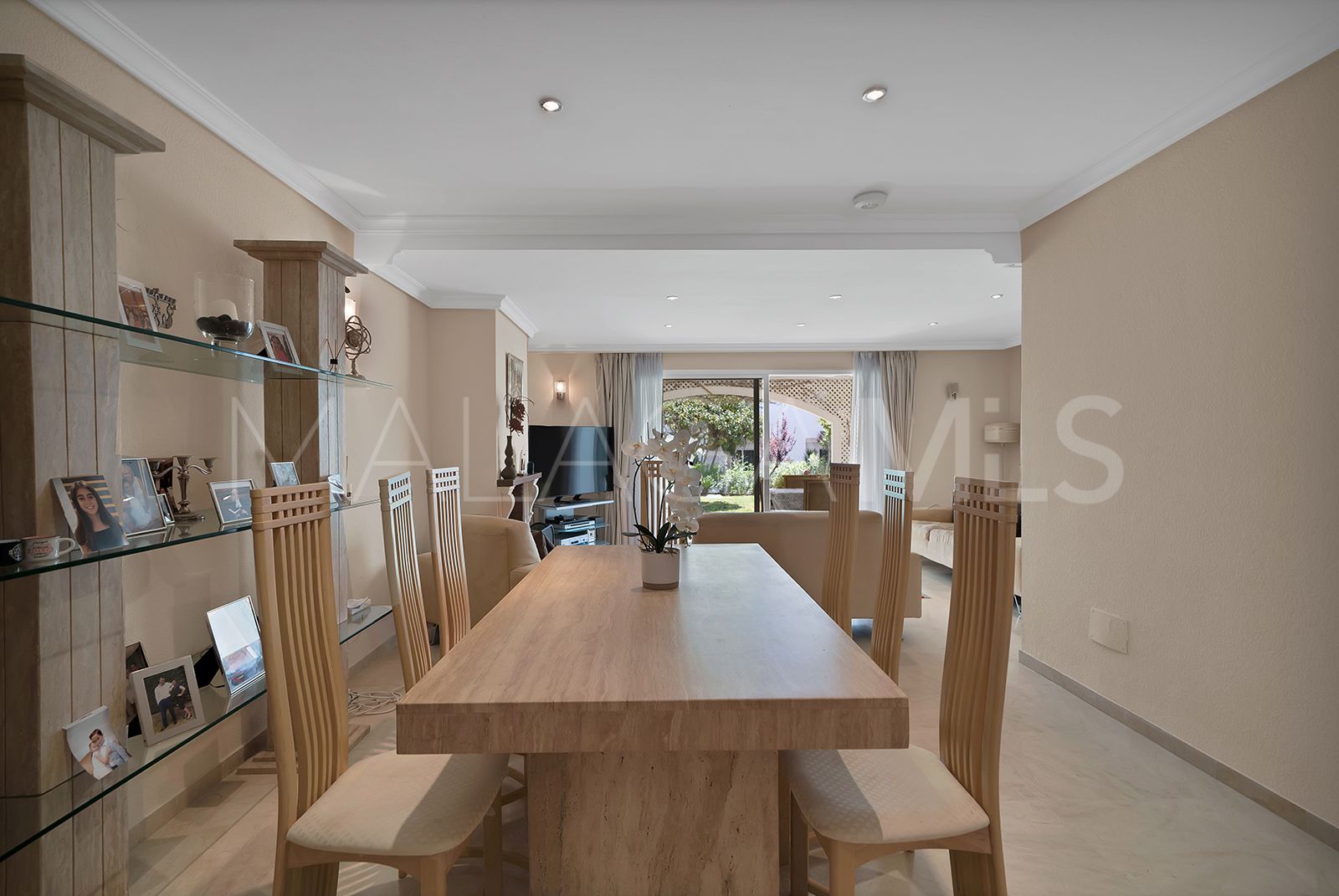 Apartamento for sale in New Golden Mile with 2 bedrooms