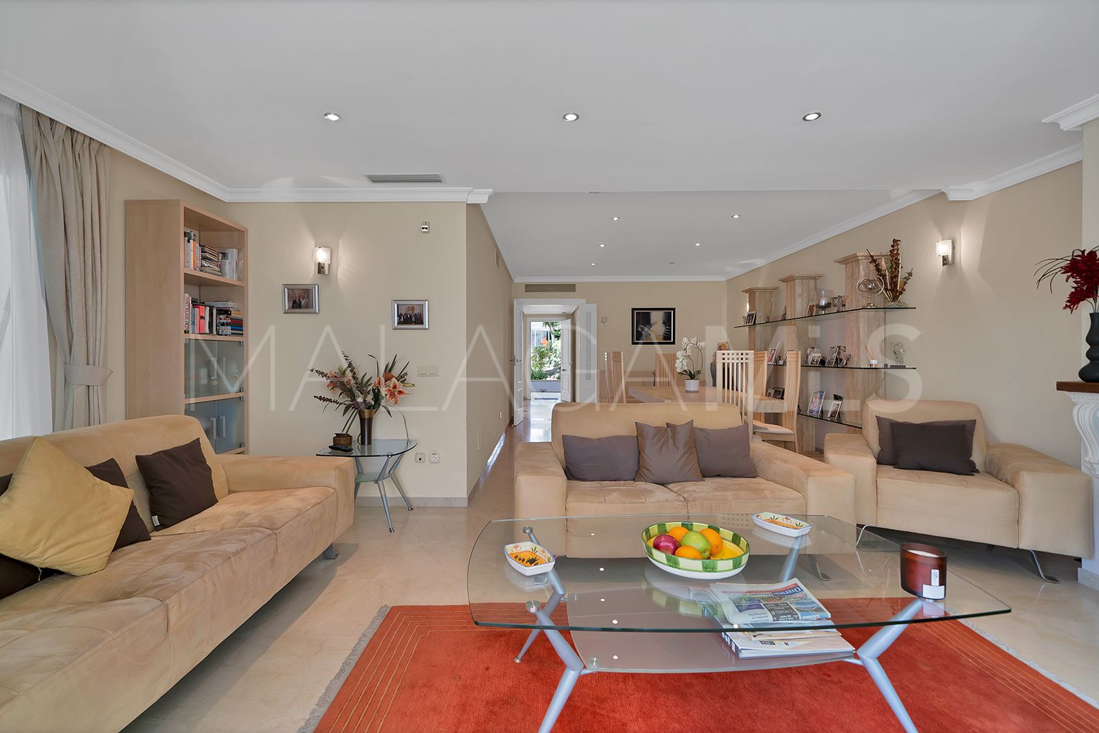 Apartamento for sale in New Golden Mile with 2 bedrooms