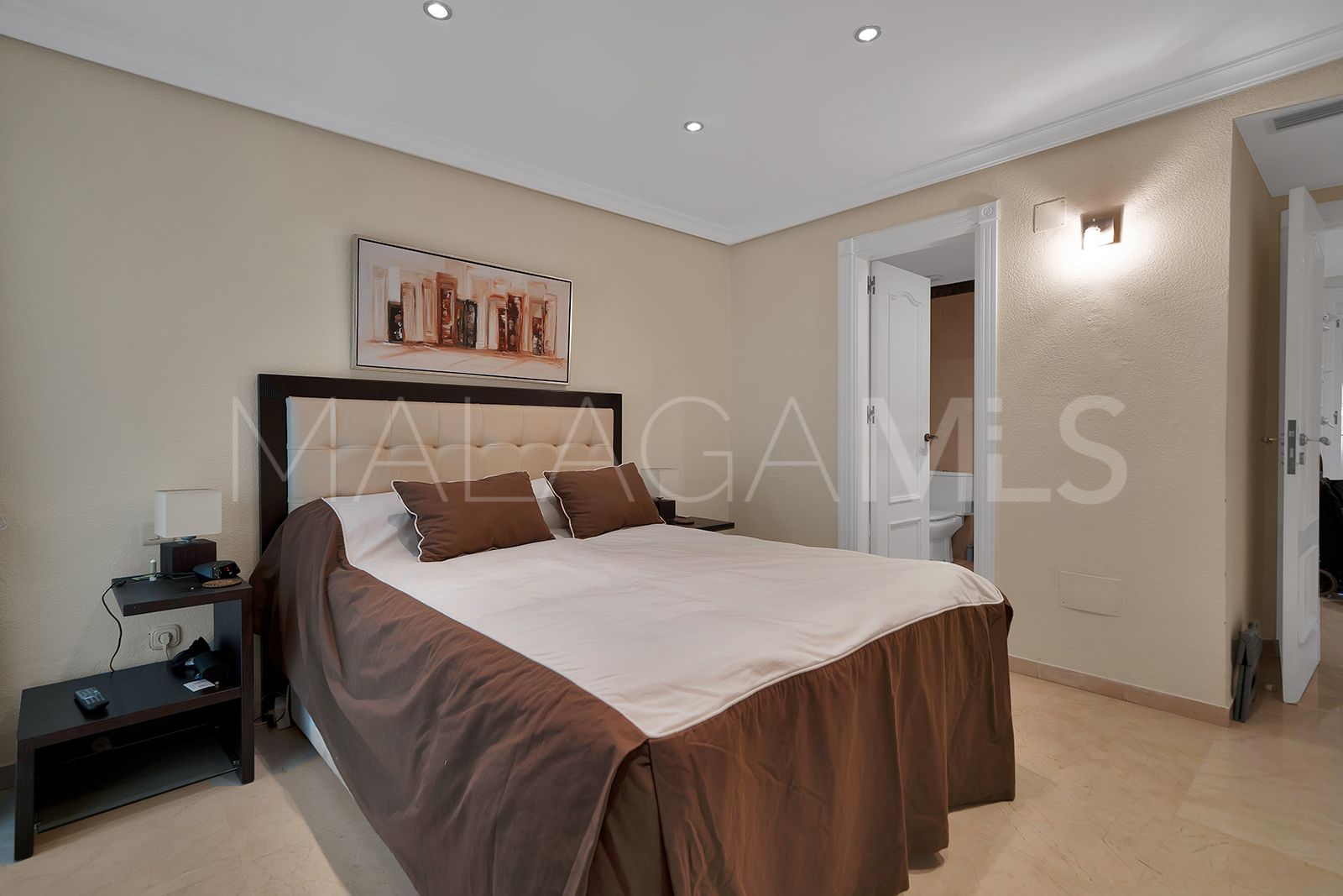 Apartamento for sale in New Golden Mile with 2 bedrooms