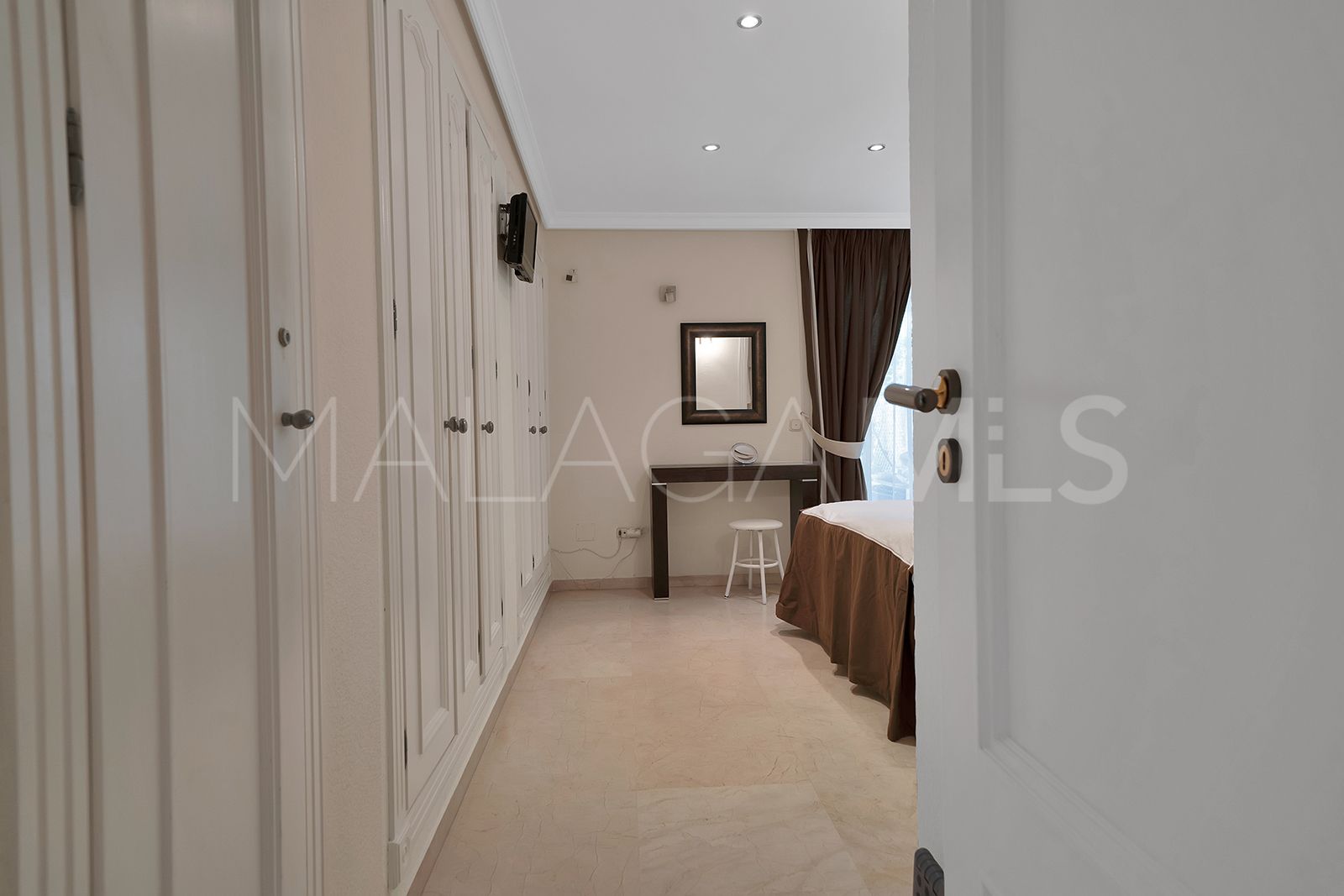 Apartamento for sale in New Golden Mile with 2 bedrooms