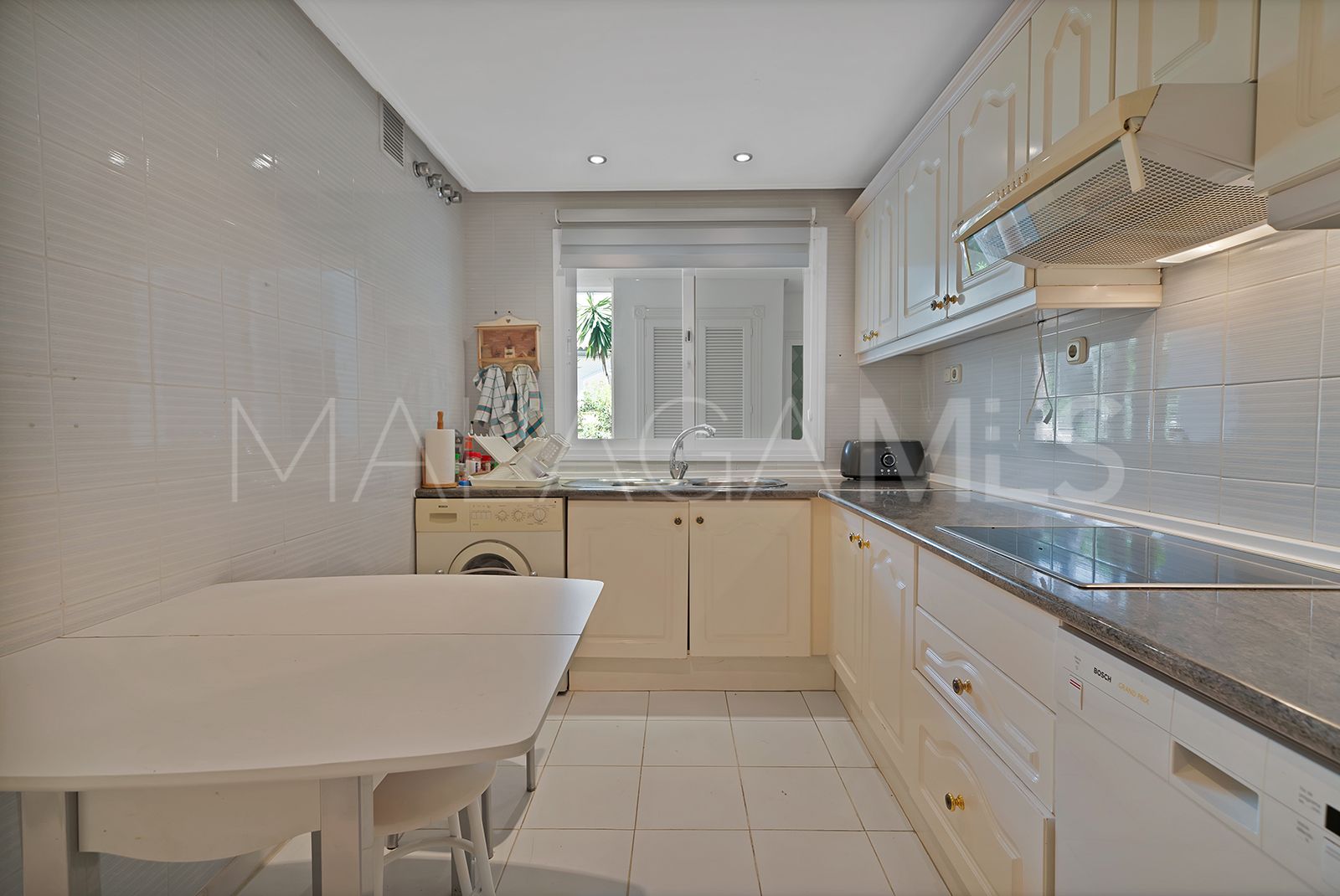 Apartamento for sale in New Golden Mile with 2 bedrooms