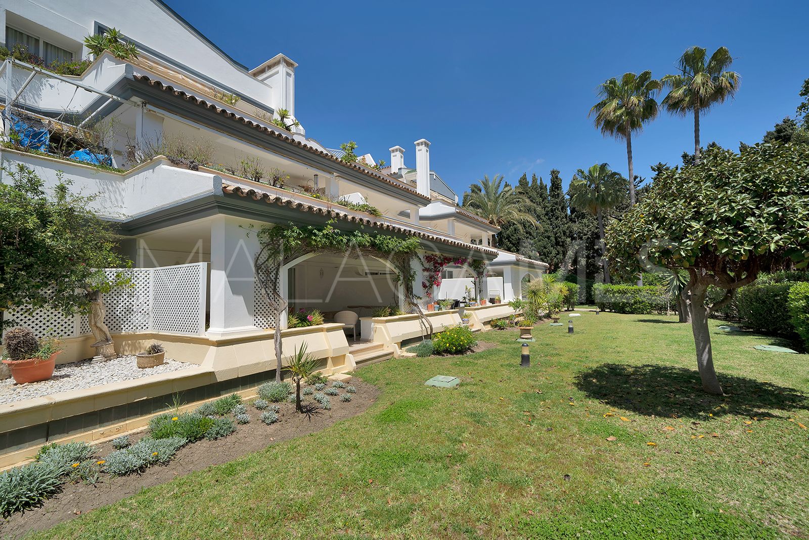 Apartamento for sale in New Golden Mile with 2 bedrooms