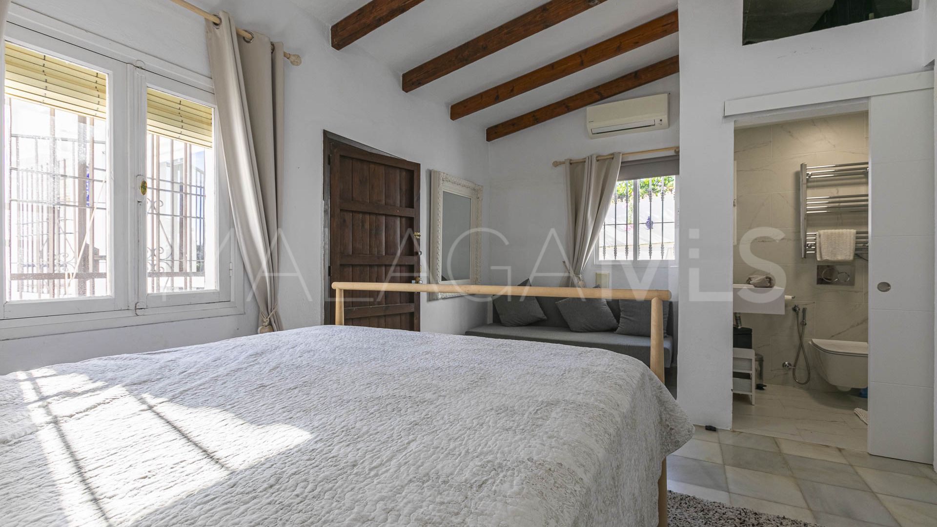 Villa for sale in Benahavis