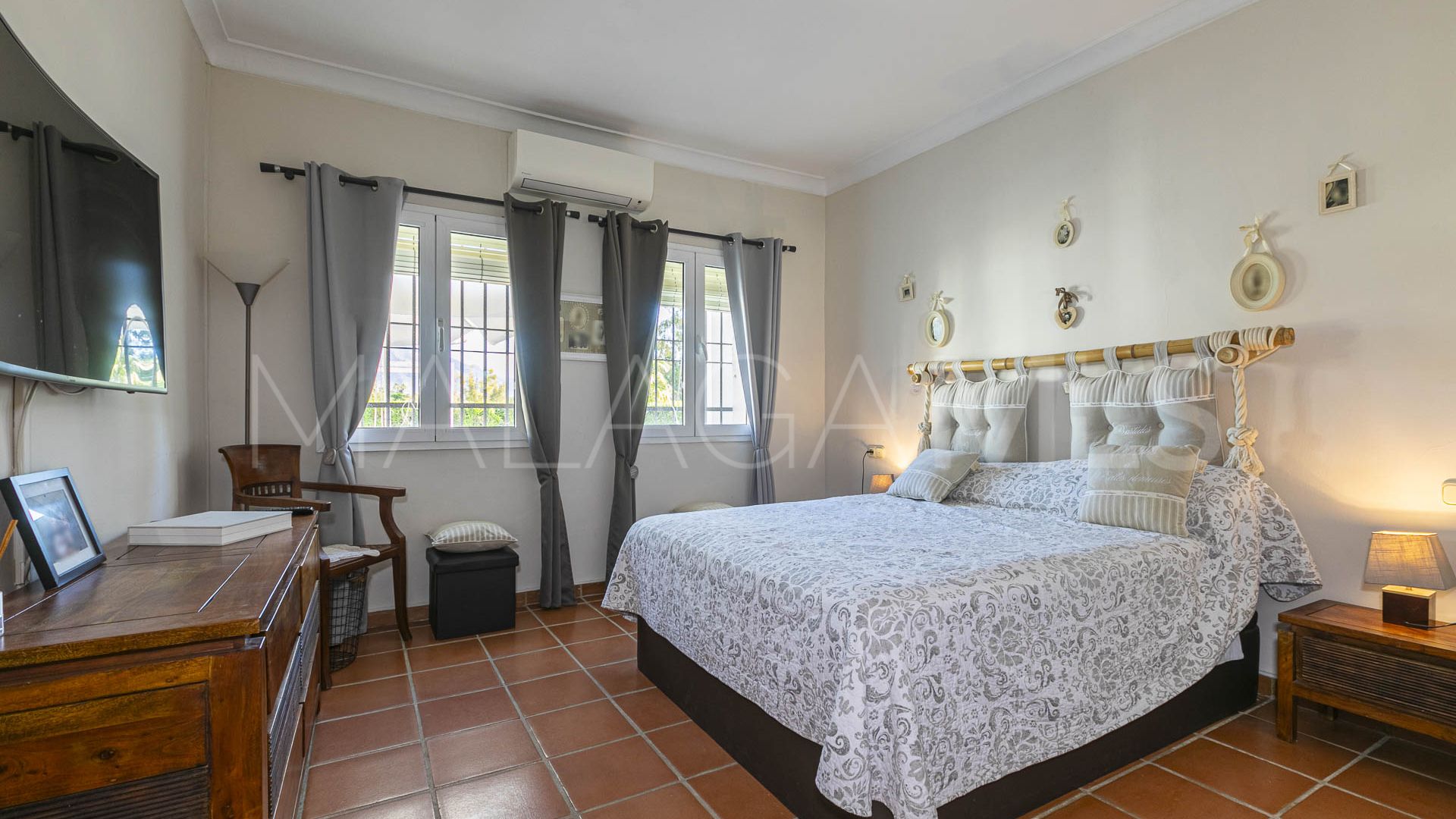 Villa for sale in Benahavis