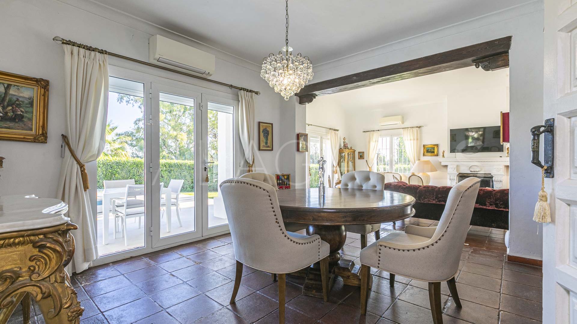 Villa for sale in Benahavis