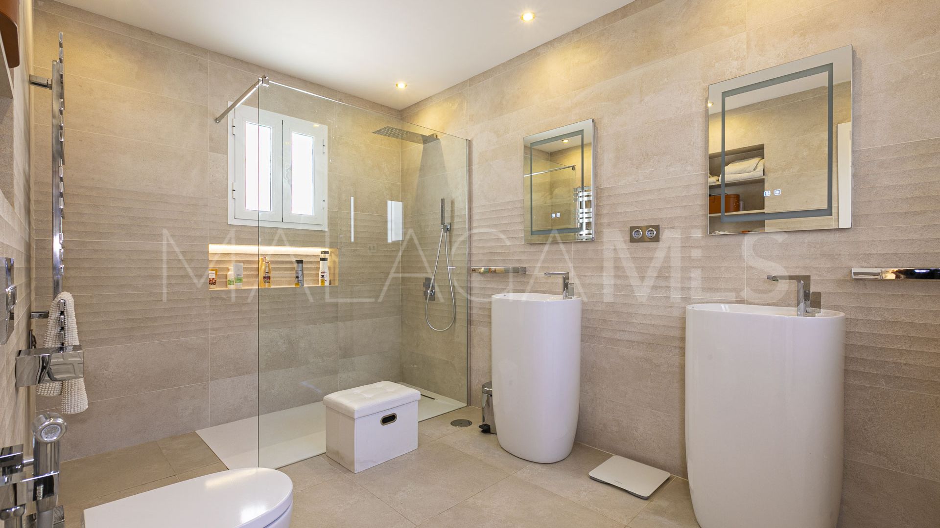 Villa for sale in Benahavis